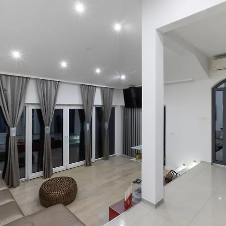 Martinis, Rogoznica, Private Heated Pool Vila *