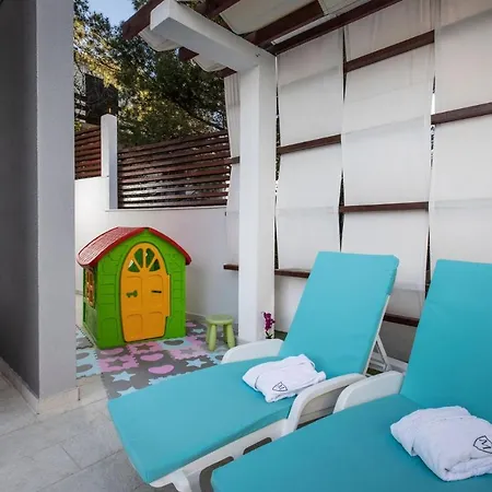 Martinis, Rogoznica, Private Heated Pool *