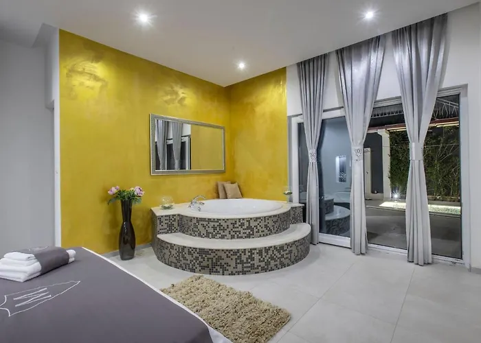 Martinis, Rogoznica, Private Heated Pool Rogoznica (Sibenik-Knin)