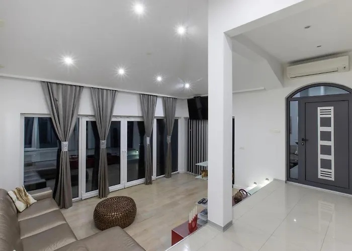 Martinis, Rogoznica, Private Heated Pool Vila *