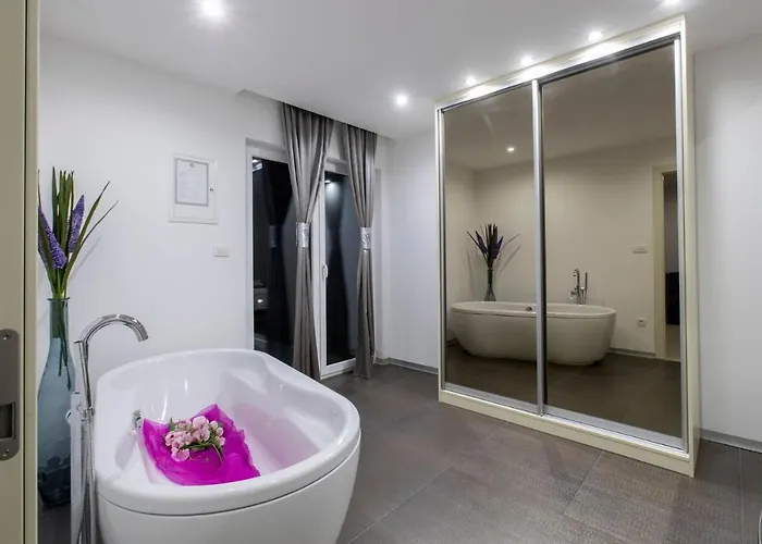 Martinis, Rogoznica, Private Heated Pool Vila *